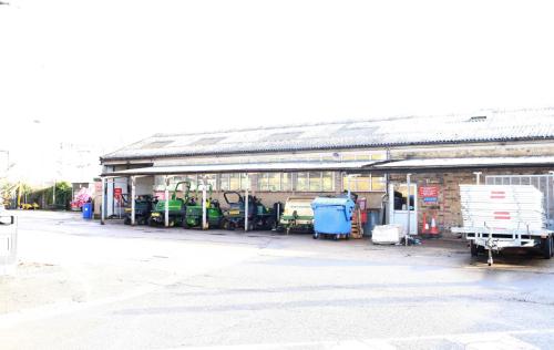 MRD-Garden-maintenance-exterior-2015-EM